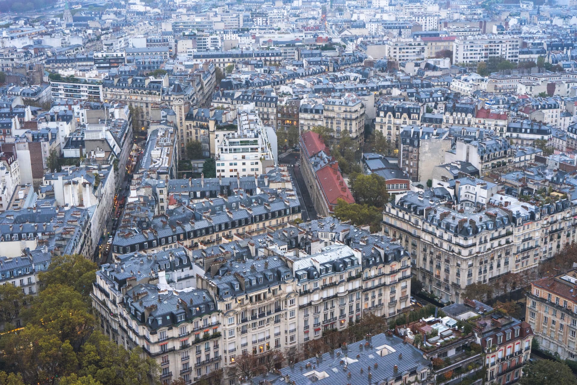 Toits haussmanniens de Paris vus du ciel